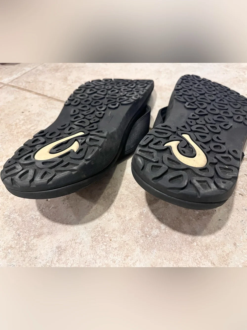 OLUKAI Ohana Men's Beach Sandals Black Size 13 EUC Flip Flops WOW